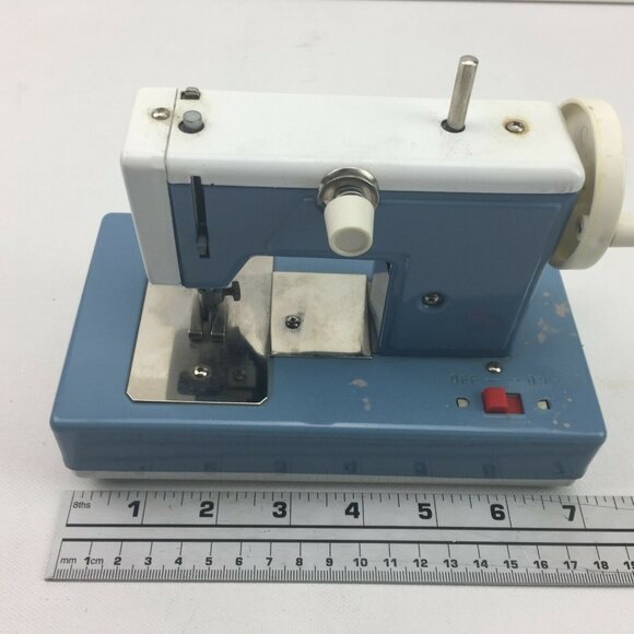 Vintage Miniature Toy Blue White Sewing Machine Hand Crank Battery Operated - Picture 10 of 12